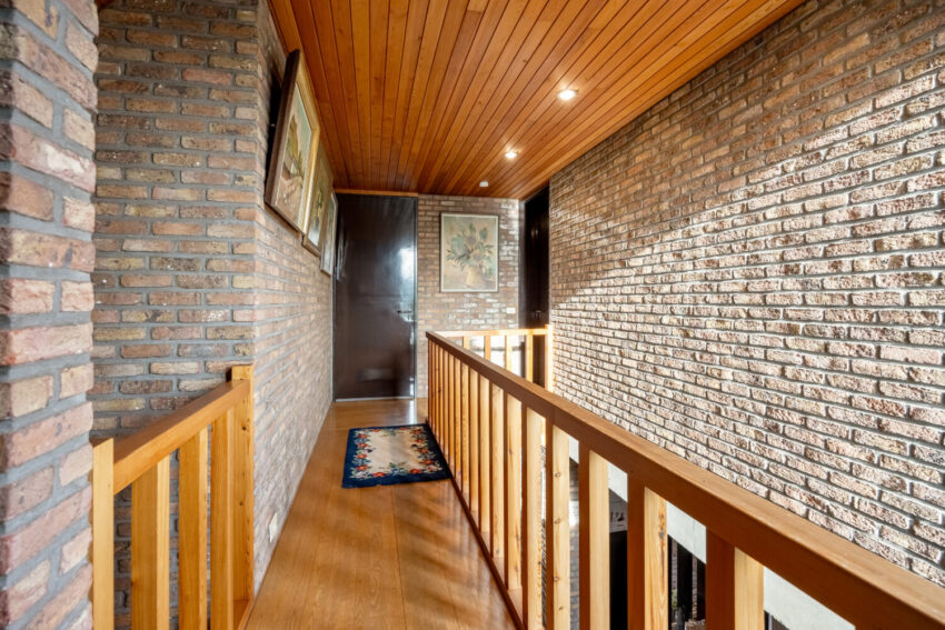 Postmodernistische woning met uniek karakter van architect Gerard Cools - te koop bij Huyskens Vastgoed & Advies