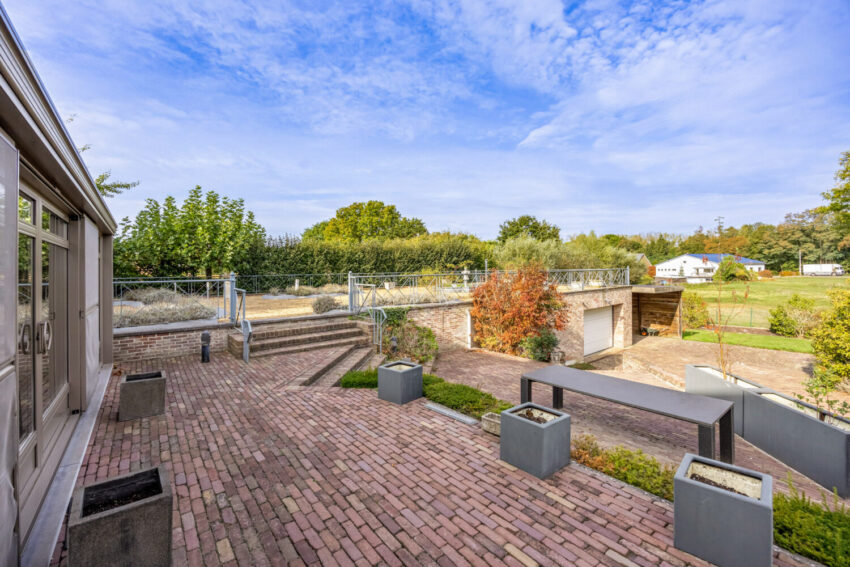 Landelijke en ruime woning met magazijn – uniek potentieel - te koop bij Huyskens Vastgoed & Advies