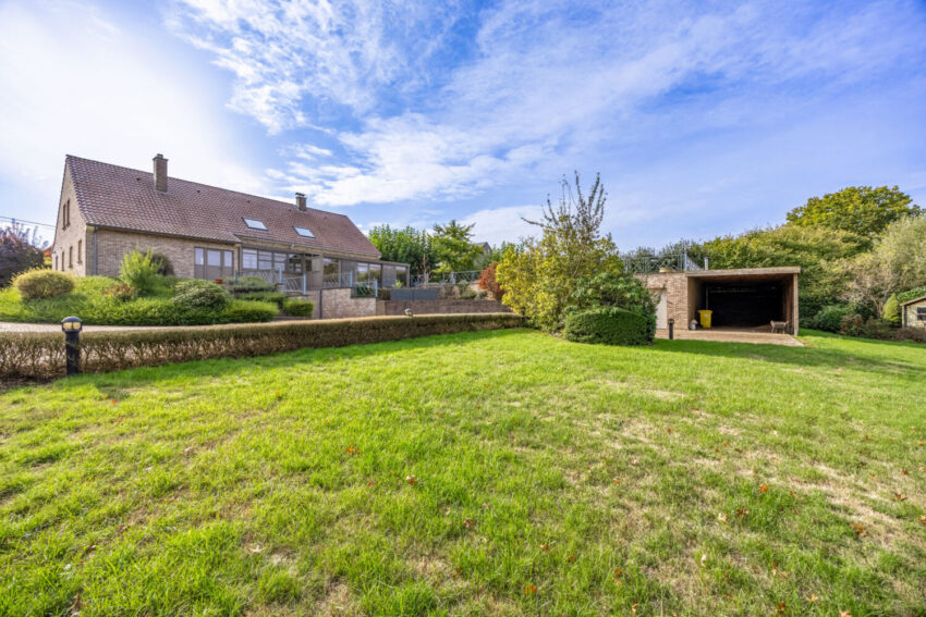 Landelijke en ruime woning met magazijn – uniek potentieel - te koop bij Huyskens Vastgoed & Advies