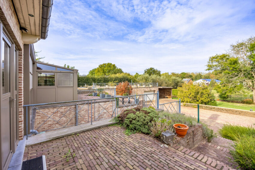 Landelijke en ruime woning met magazijn – uniek potentieel - te koop bij Huyskens Vastgoed & Advies