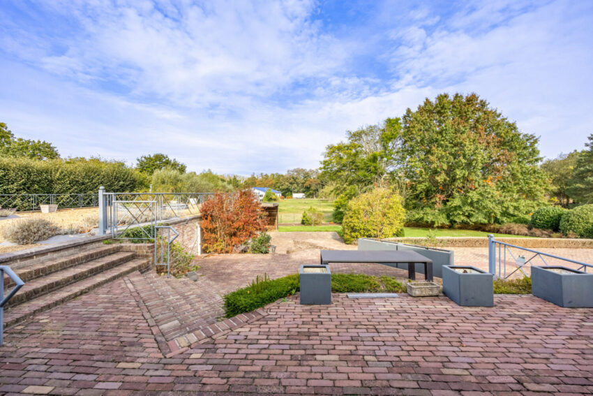 Landelijke en ruime woning met magazijn – uniek potentieel - te koop bij Huyskens Vastgoed & Advies