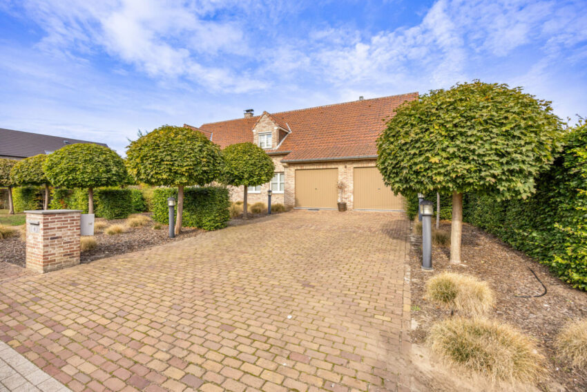 Landelijke en ruime woning met magazijn – uniek potentieel - te koop bij Huyskens Vastgoed & Advies