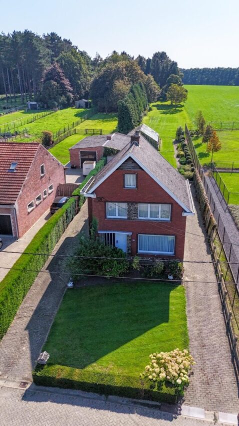 Authentieke woning op centrale ligging en ruim perceel - te koop bij Huyskens Vastgoed & Advies