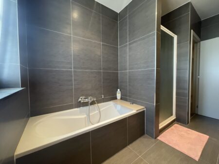 Appartement 2slpk met terras van 36m², garage, kelderberging in kleinschalig gebouw - te huur bij Huyskens Vastgoed & Advies