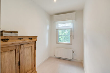Woning met 3 slpk, dubbele garage/bijgebouw en aangelegde tuin - te koop bij Huyskens Vastgoed & Advies